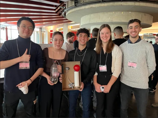 The Beer Goggles team with the fermentation-monitoring prototype